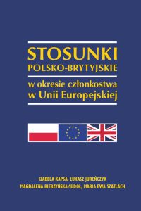 Żółte litery na granatowym tle, flagi polska, brytyjska i Unii Europejskiej