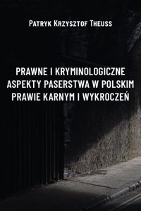 Czarne tło, białe litery, z cienia wyłania się kawałek lekko oświetlonego rynsztoku