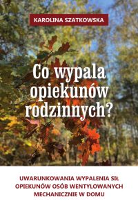 Białe litery na tle zielonych liści oraz jednej gałęzi z rudymi, wypalonymi liśćmi, podtytuł bordowe litery na tle białego paska