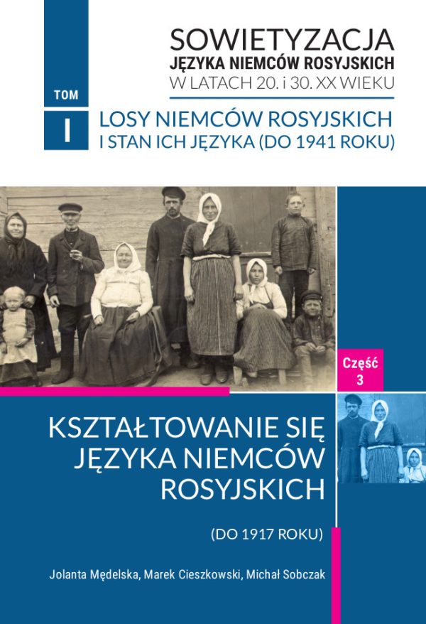Na białym i granatowym tle białe i granatowe liternictwo, różowe elementy i zdjęcie w sepii przedstawiające rodzinę Niemców rosyjskich z epoki