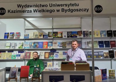 Stoisko Wydawnictwa UKW na 28. Międzynarodowych targach Książki w Krakowie