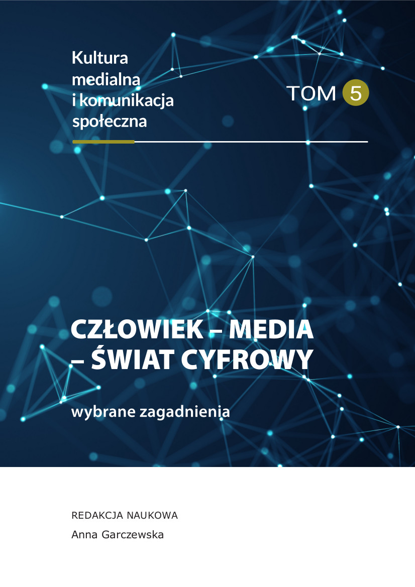 Na granatowym tle nieba konstelacje gwiazd i białe litery, na białym pasku granatowe litery