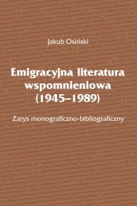 Brązowe tło zadrukowane drobnym, czarnym tekstem, białe liternictwo z tytułem i autorem